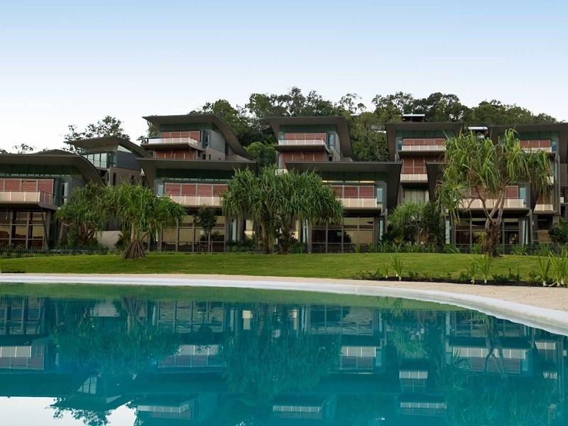 Get Hamilton Island Yacht Club Villas For Rent Background