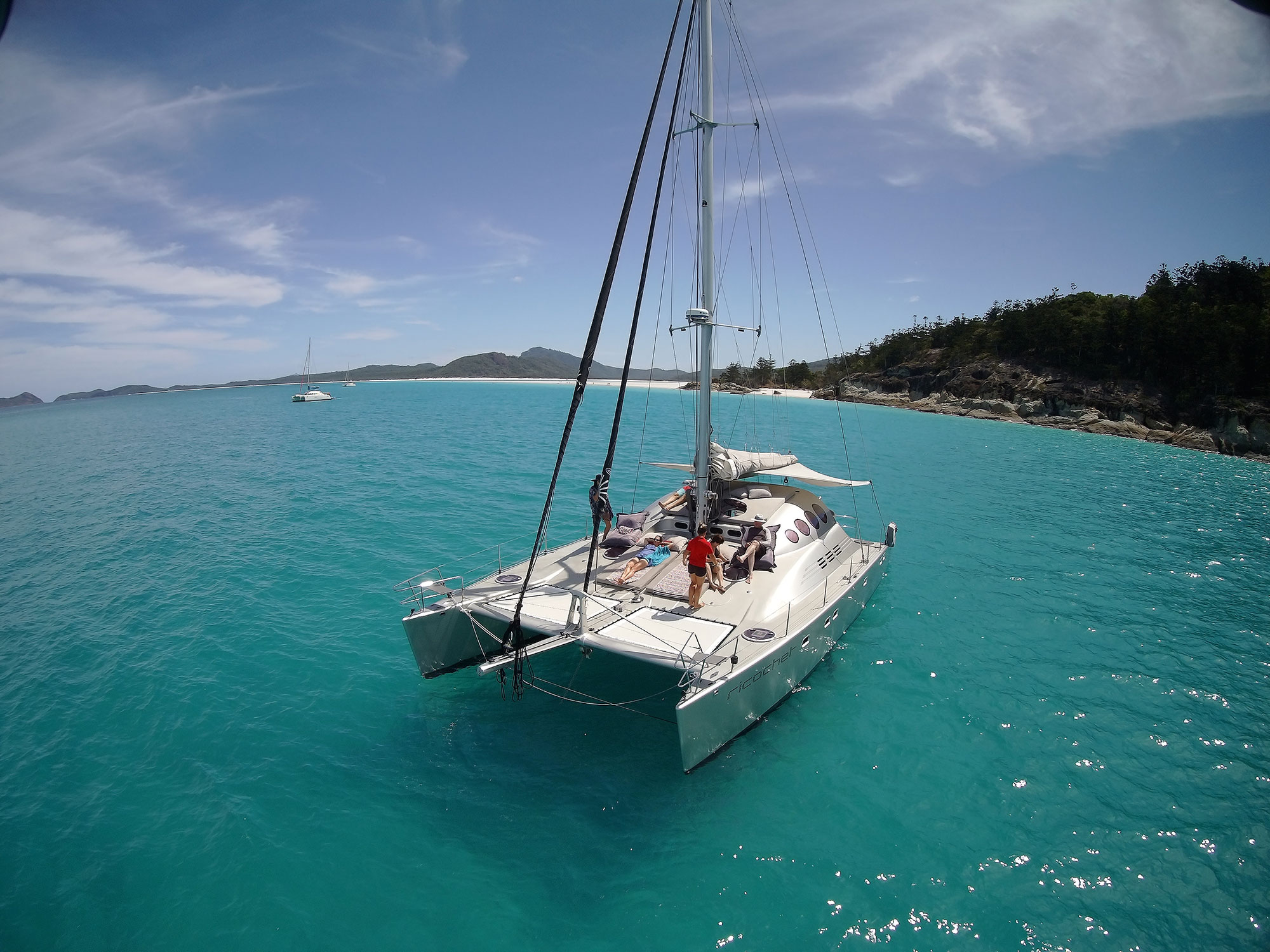 Cruise around the Great Barrier Reef on a catamaran - Hamilton Island 